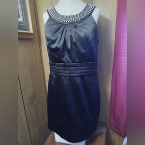 WHITE HOUSE BLACK MARKET beautiful black dress w/Pearl's sleeveless Size 12. T1